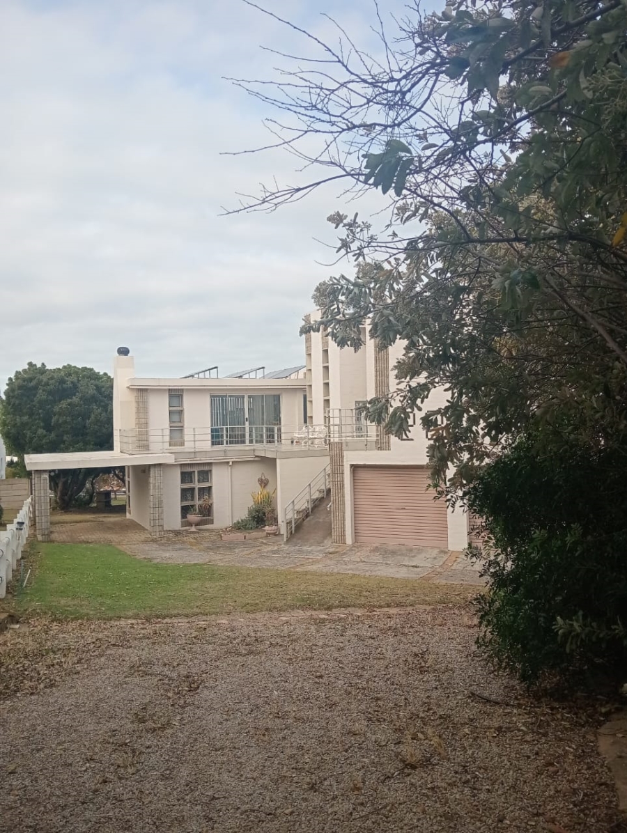 3 Bedroom Property for Sale in Wavecrest Eastern Cape